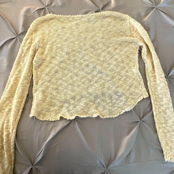 Chloe K Cropped Beige Sweater - Picture 3 of 3
